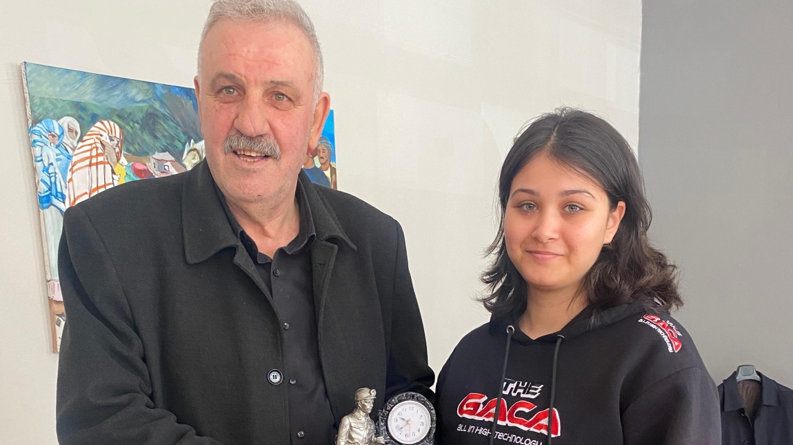 Kozlu Belediye Başkanı Ali BEKTAŞ'ın Azra YILMAZ'a tebrik ziyareti