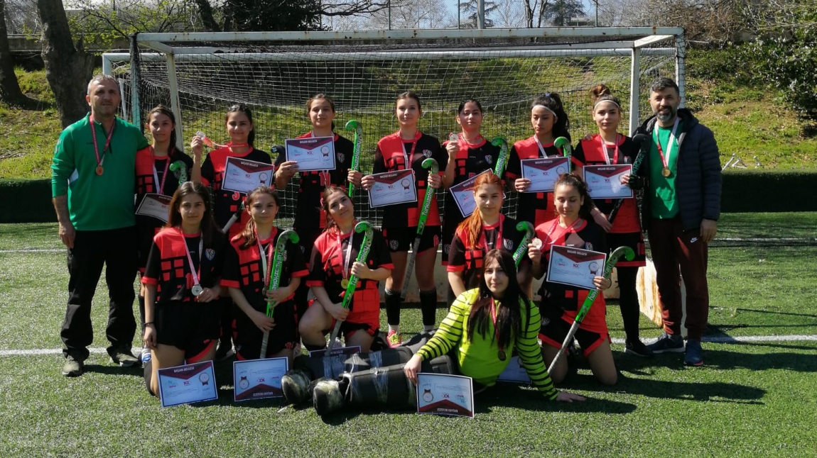 Kozlu Anadolu Lisesi Genç Kız Hokey takımı adını finale yazdırdı
